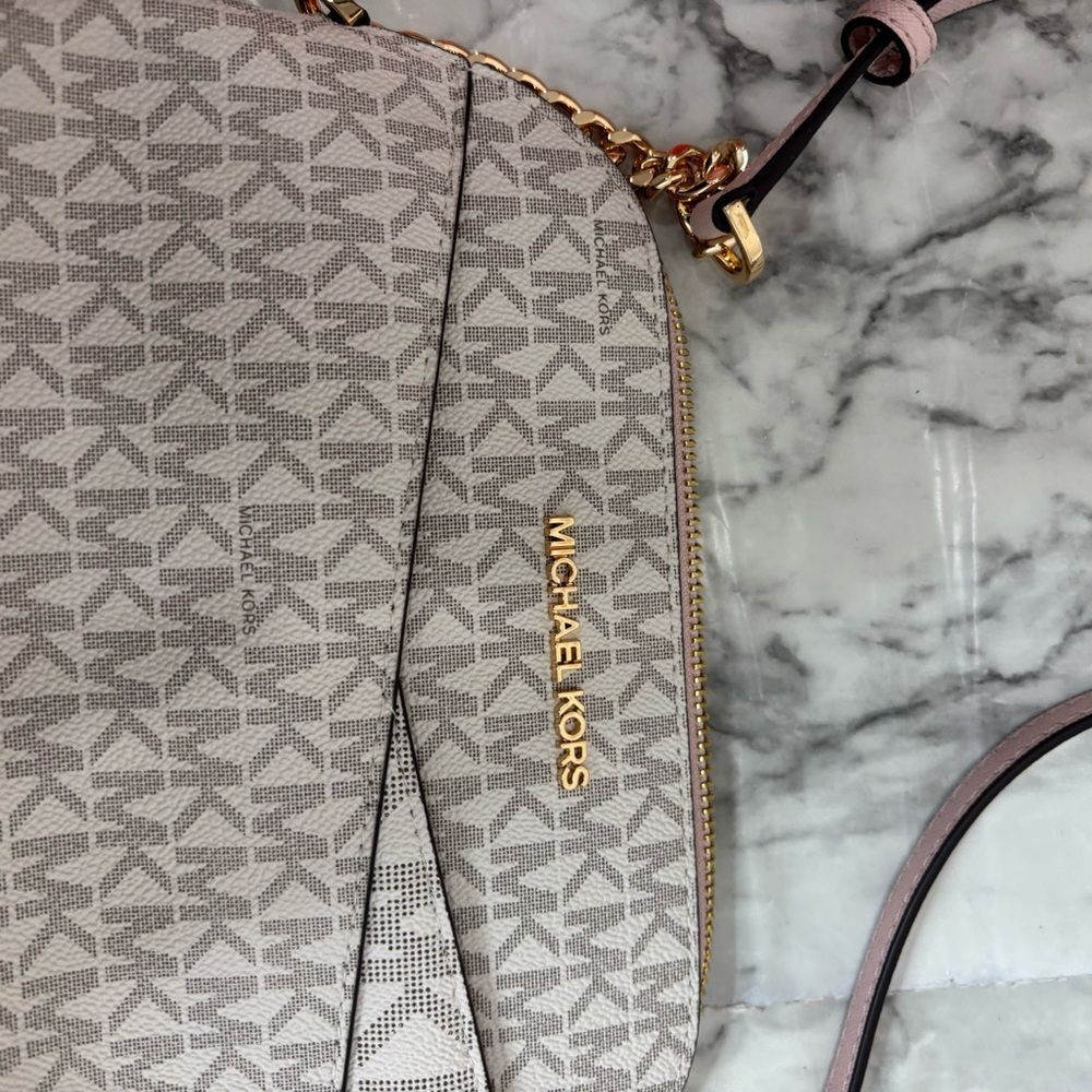 Michael Kors Jet Set Travel Medium Dome Shoulder Crossbody Bag MK Pale Gold NWT - Picture 2 of 9